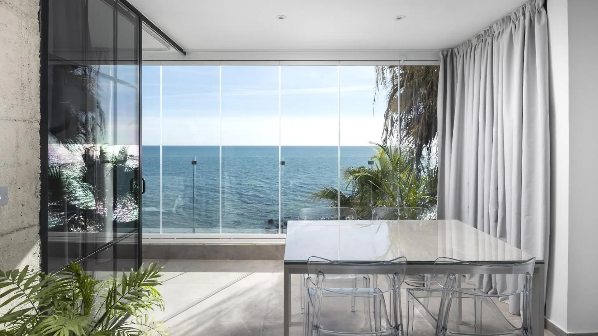Perla Negra - Apartment With Private Beach Access Benalmadena 0*,  Spain