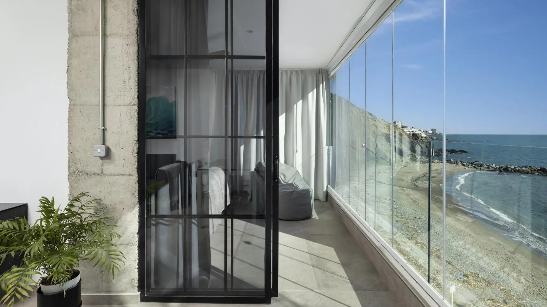 Perla Negra - Apartment With Private Beach Access Benalmadena Spain